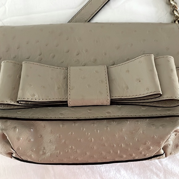 Kate Spade faux ostrich tan leather handbag. - Picture 4 of 6